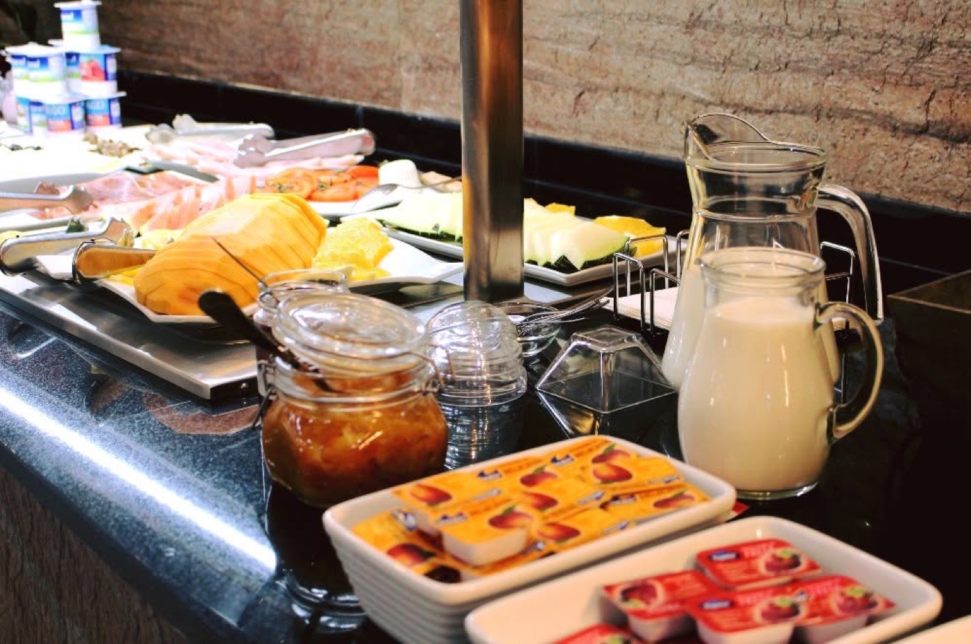 Fruta, lácteos y selección del buffet